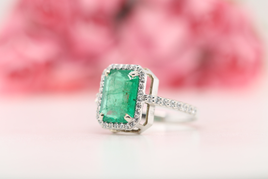 Radiant Elegance Stunning Emerald Gemstone in 9K White Gold Ring - JayKrishna Diamond