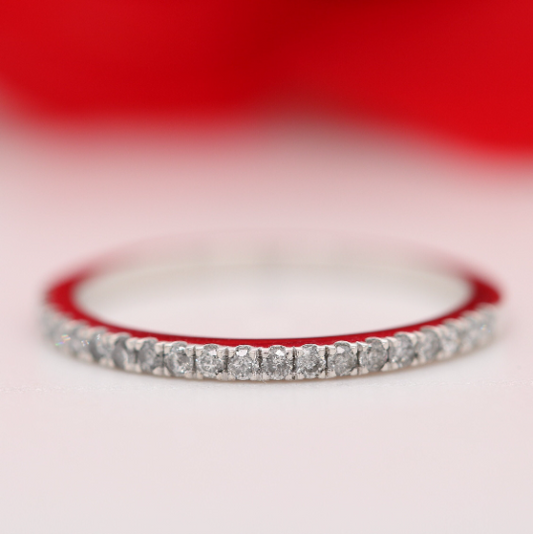 Sparkle and Contrast Salt and Pepper Round Brilliant Cut Diamond Band
