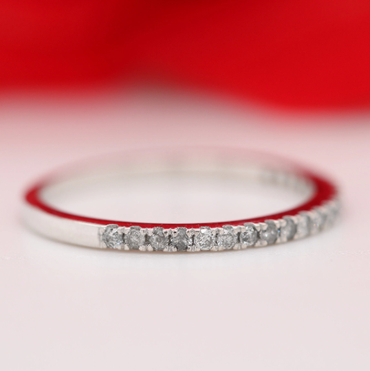 Sparkle and Contrast Salt and Pepper Round Brilliant Cut Diamond Band