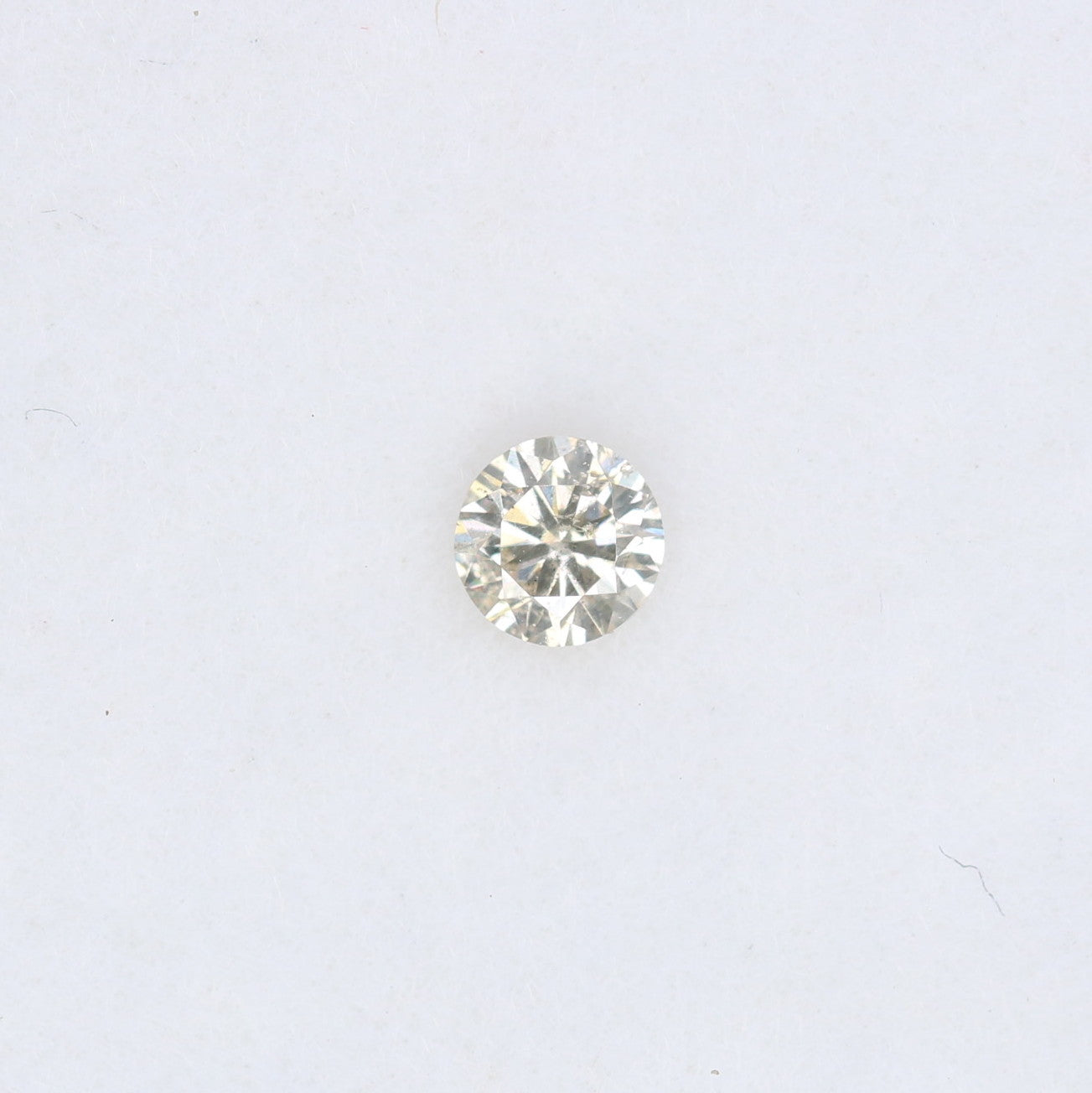 0.12 CT 3.10 x 1.90 MM Very light Yellow Round Brilliant Cut Diamond For Engagement Ring