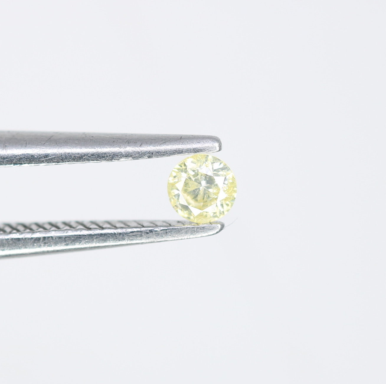 0.08 CT 2.70 MM Brilliant Cut light Yellow Loose Round Diamond For Engagement Ring