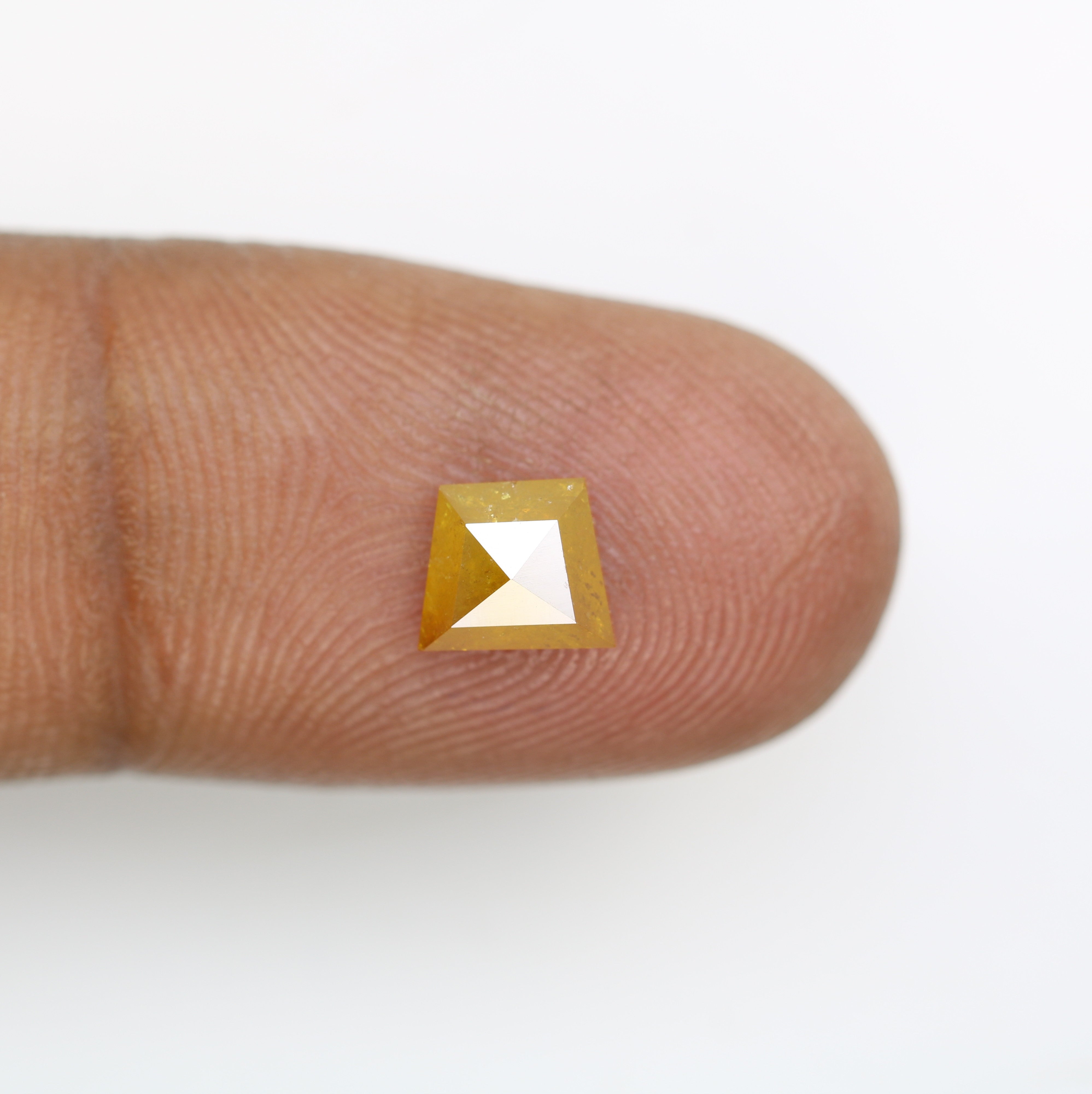 1.16 CT 5.60 MM Polished Geometric Shape Fancy Yellow Diamond For Proposal Ring