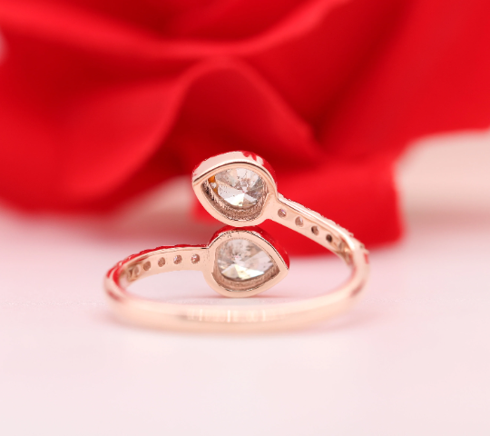 14K Rose Gold White Color Pear Shape l Clarity Diamond With CVD Diamond Side Stone Engagement Ring
